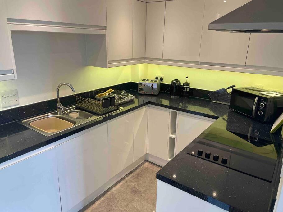 2 Bed City Centre Flat Bath Exterior foto